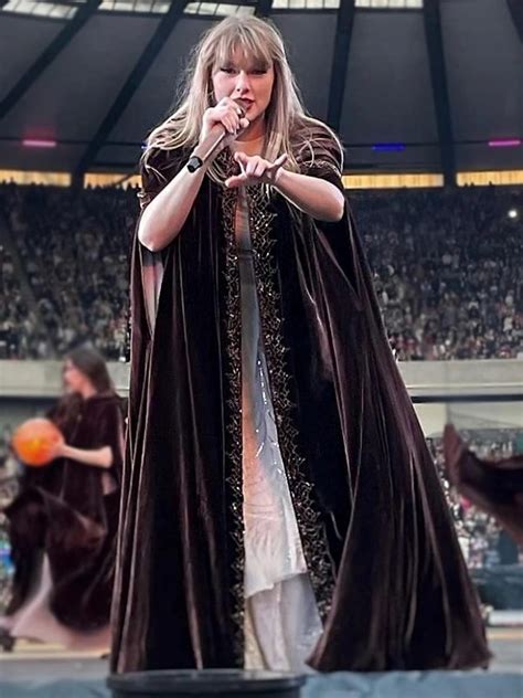 Taylor Swift Chocolate Velvet Cape Coat Taylor Swift Alberta Ferretti