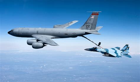 mid air refueling - Why are flying-boom tankers restricted to a single ...