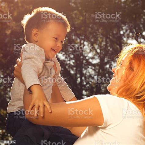 Ibu Dan Anak Foto Stok Unduh Gambar Sekarang Anak Umur Manusia
