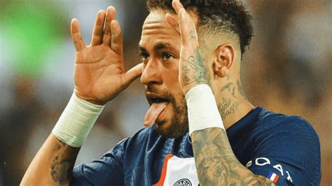 Comandante do Paris saí em defesa de Neymar após cartão amarelo bizarro