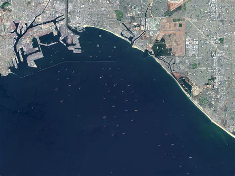 Cargo-ship congestion is bringing more dirty air to Southern California