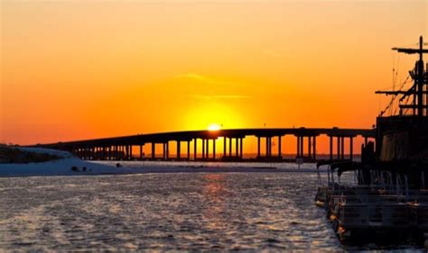 A Visitor's Guide to Destin Harbor Boardwalk - Jon to the World Blog