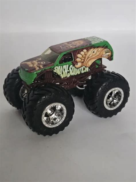 HOT WHEELS MONSTER Truck SMASH SQUATCH Circa Cm EUR