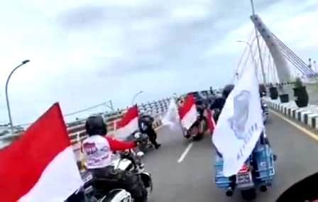 Jadi Sorotan Konvoi Moge Melintas Di Jembatan Alalak Yang Belum