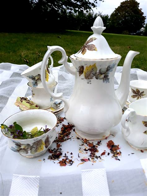 Richmond Bone China Oak Leaves And Acorn Pattern Bone China Tea Set