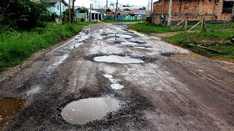 Rua Esburacada Causa Transtornos Para Moradores No Universit Rio