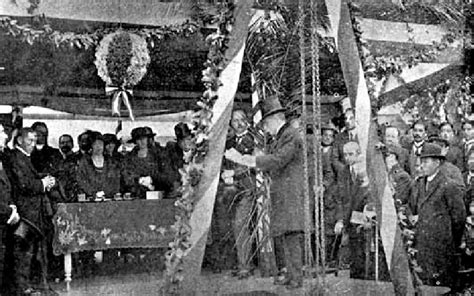 Ceremonia de la primera piedra estatua de Manco Cápac Comisión