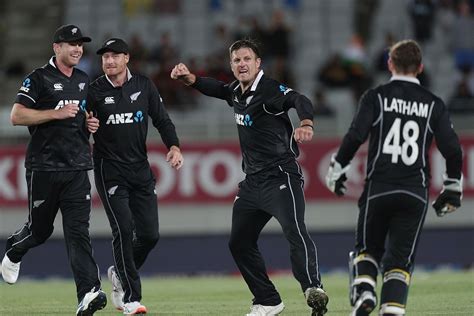 Ind Vs Nz 2nd Odi New Zealand Take Unassailable 2 0 Lead As Bowlers