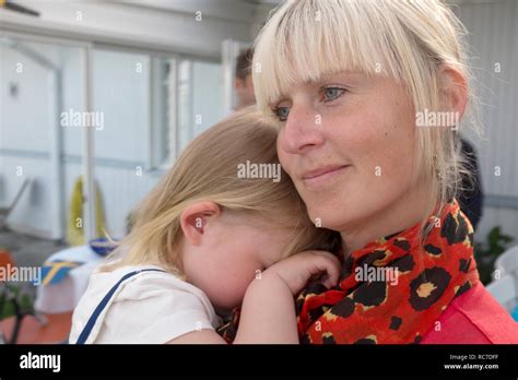 Mother hugging daughter Stock Photo - Alamy