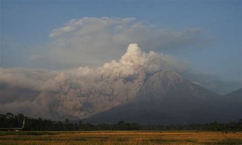 Volcano Erupts In Indonesia Evacuation Of 2 Thousand People Timenews