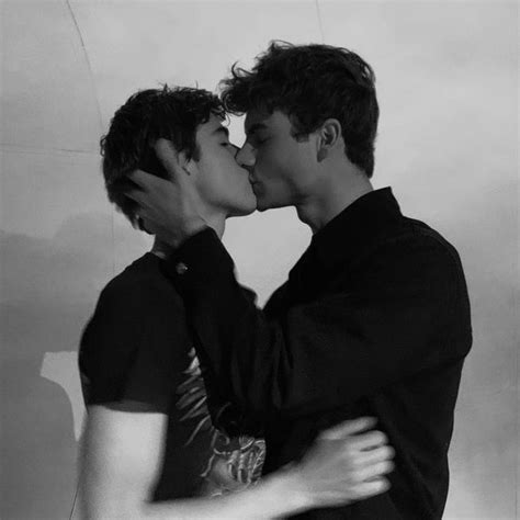 Pin De Heitor Morais Em Orgulho Gay Homens Se Beijando Fotos
