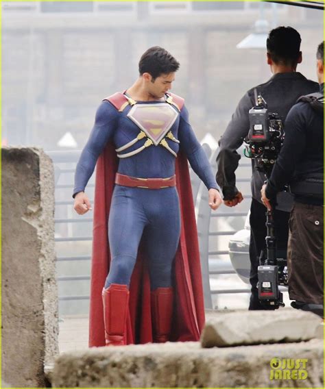 Tyler Hoechlin Gets New Armor For Superman Suit On Supergirl Photo