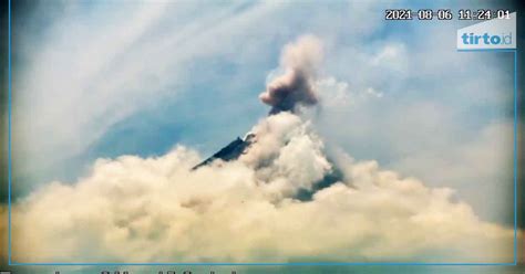 Awan Panas Gunung Merapi Meluncur Sejauh 2 5 Kilometer