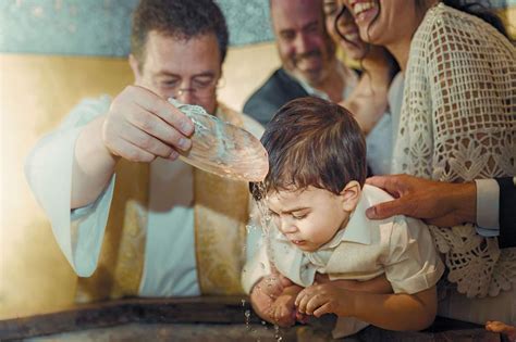 O Batismo Da Igreja Católica - O Ritual de Batismo na Igreja Católica: Uma Celebração de Fé e ...