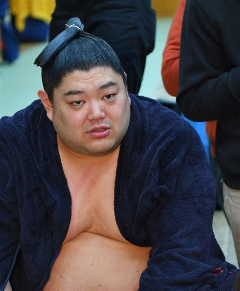 阿炎、師匠譲りの「真っ向勝負」で初白星 寺尾さんの口癖「とにかく一生懸命やれ」体現 大相撲写真ニュース 日刊スポーツ