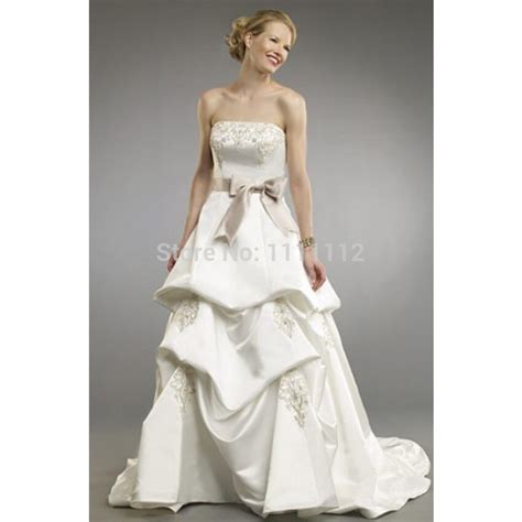 Nitree A Line Strapless Embroidery Ruching Chapel Trains Taffeta