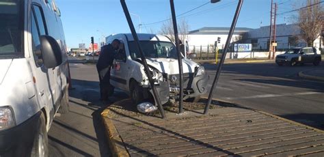 Colisionó un vehículo en la Avenida San Martín