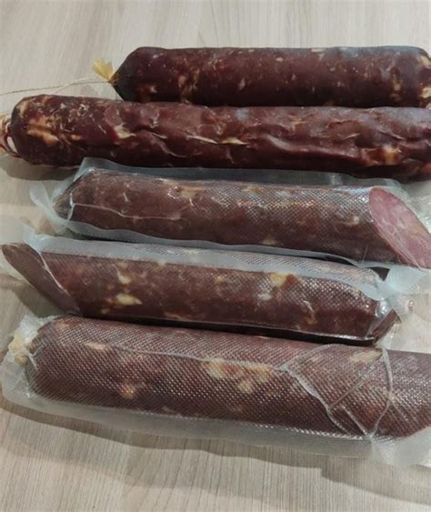 В наличии свежекопченная колбаса из рубленой конины. 89997420725 ...