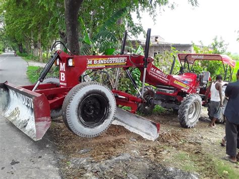 Mild Steel Tractor Grader Backhoe Loader Dozer For Road Making At Rs