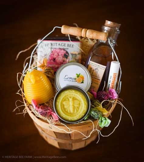 DELUXE HONEY AND HIVE GIFT BASKET RAW HONEY, BEESWAX CANDLE AND ...