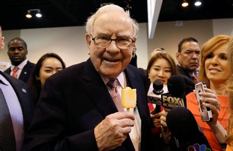 Warren Buffett 91 Year Old Donates 45 5 Billion To Charity Which Is 85 Of His Wealth He