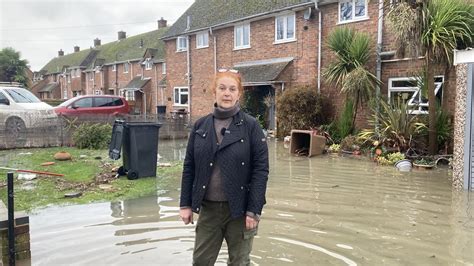 Oxfordshire flooding: Homes and cars submerged after heavy rain