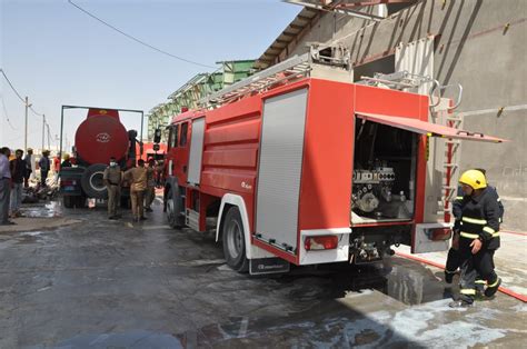 فرق الدفاع المدني تسيطر على حادث حريق اندلع داخل معمل للالبان في كربلاء