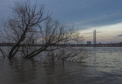 Hochwasser In Essen Berschwemmungen Und Vollgelaufene Keller