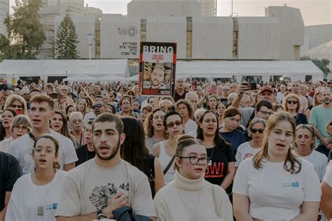 Miles De Personas Piden La Liberaci N De Todos Los Rehenes En Tel Aviv