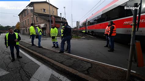 Bologna Muore Investito Dal Treno Video Dailymotion