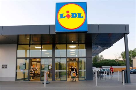 Lidl otwiera pierwszy outlet w Czechach Tłumy pod drzwiami