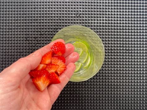 Ricetta Caipiroska Alla Fragola La Ricetta Di Giallozafferano