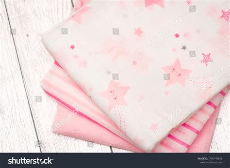 5912 Muslin Clothes Images Stock Photos And Vectors Shutterstock