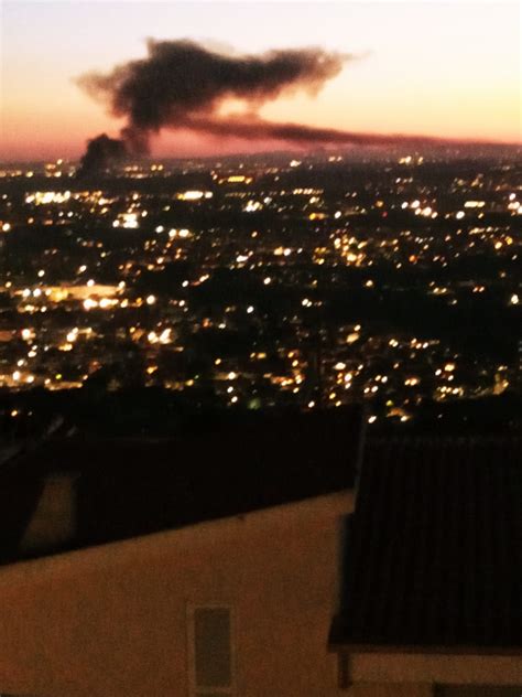 Guidonia Terribile Incendio Nel Deposito Di Camion Esplosioni E