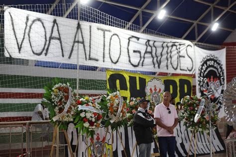 Homenagem A Corintianos Mortos Tem Bateria Hinos E Emo O