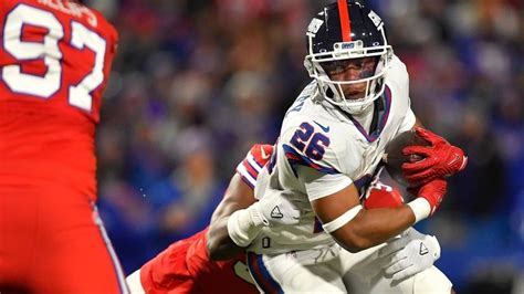 Good News For Giants Saquon Barkley Active Against Bills Newsday