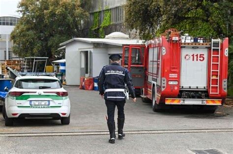 Incidenti Sul Lavoro Schiacciato Da Tornio Muore Operaio Enne Rai