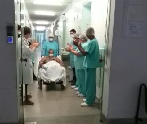 Idosa De 84 Anos Que Contraiu Covid 19 Tem Alta Do Hospital E Recebe