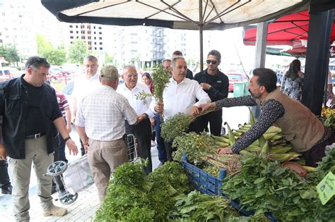 Başkan Büyükkılıç Büyükşehirin Yenilediği Pazar Yerinde Esnaf ve