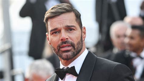 Ricky Martin besó a una mujer por 90 mil dólares por qué los acepto