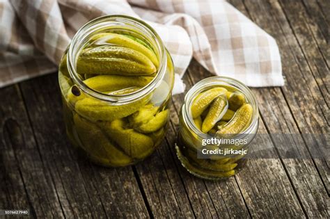 Augurken In Pot Bewaarde Komkommers Stockfoto Getty Images