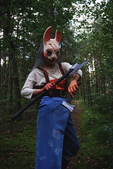 Dead By Daylight Fan Shows Off Incredible Huntress Cosplay