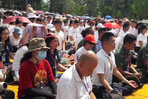 Ribuan Umat Buddha Rayakan Waisak Di Halaman Candi Borobudur