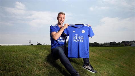 Jonny Evans Signs For Leicester City