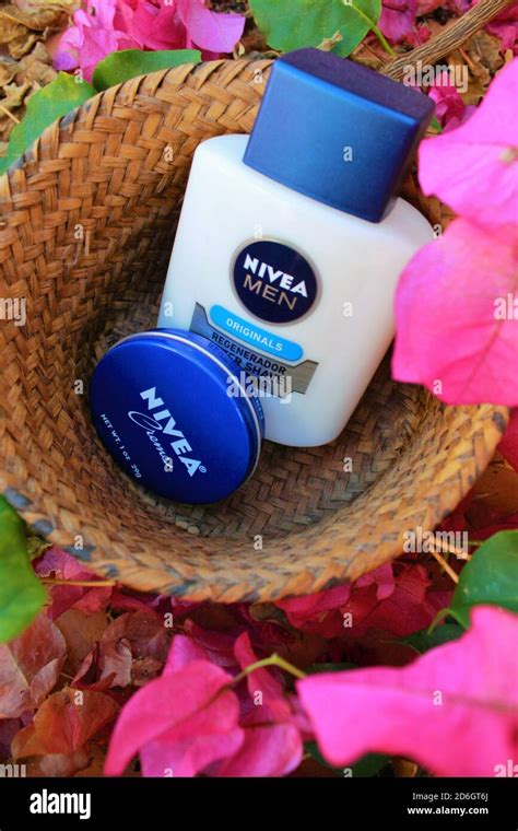 Nivea Creme Hi Res Stock Photography And Images Alamy