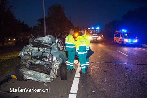 Zwaar Ongeval Vrachtwagen Rijdt Op File In A R T Harde Foto S