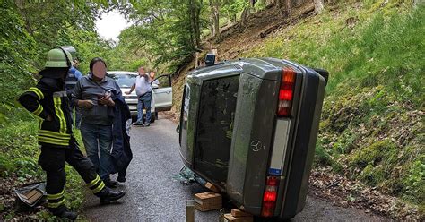 Bad Münster am Stein Ebernburg Auto bleibt auf der Seite liegen