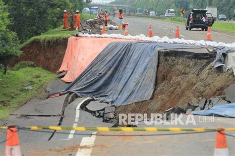 Operasional Transportasi Barang Di Tol Cipali Dibatasi Republika Online