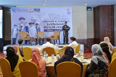 Seminar Dan Kurasi Peserta JMFW 2023 Seri Medan Kementerian