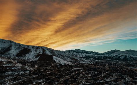 Download Wallpaper 3840x2400 Mountains Aerial View Village Twilight